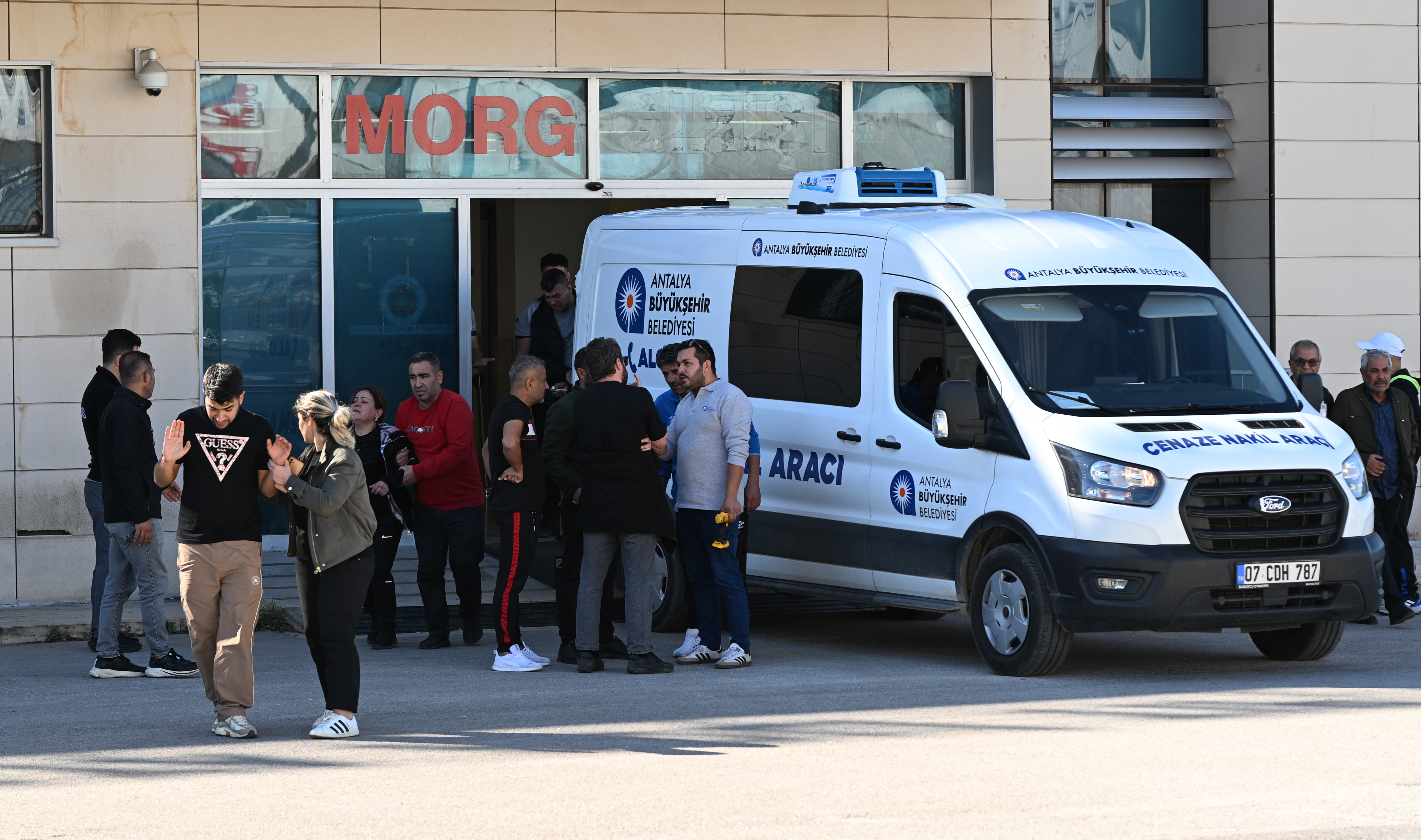 veteran-futbolcu-turnuva-icin-geldigi-a1562498464964-123823
