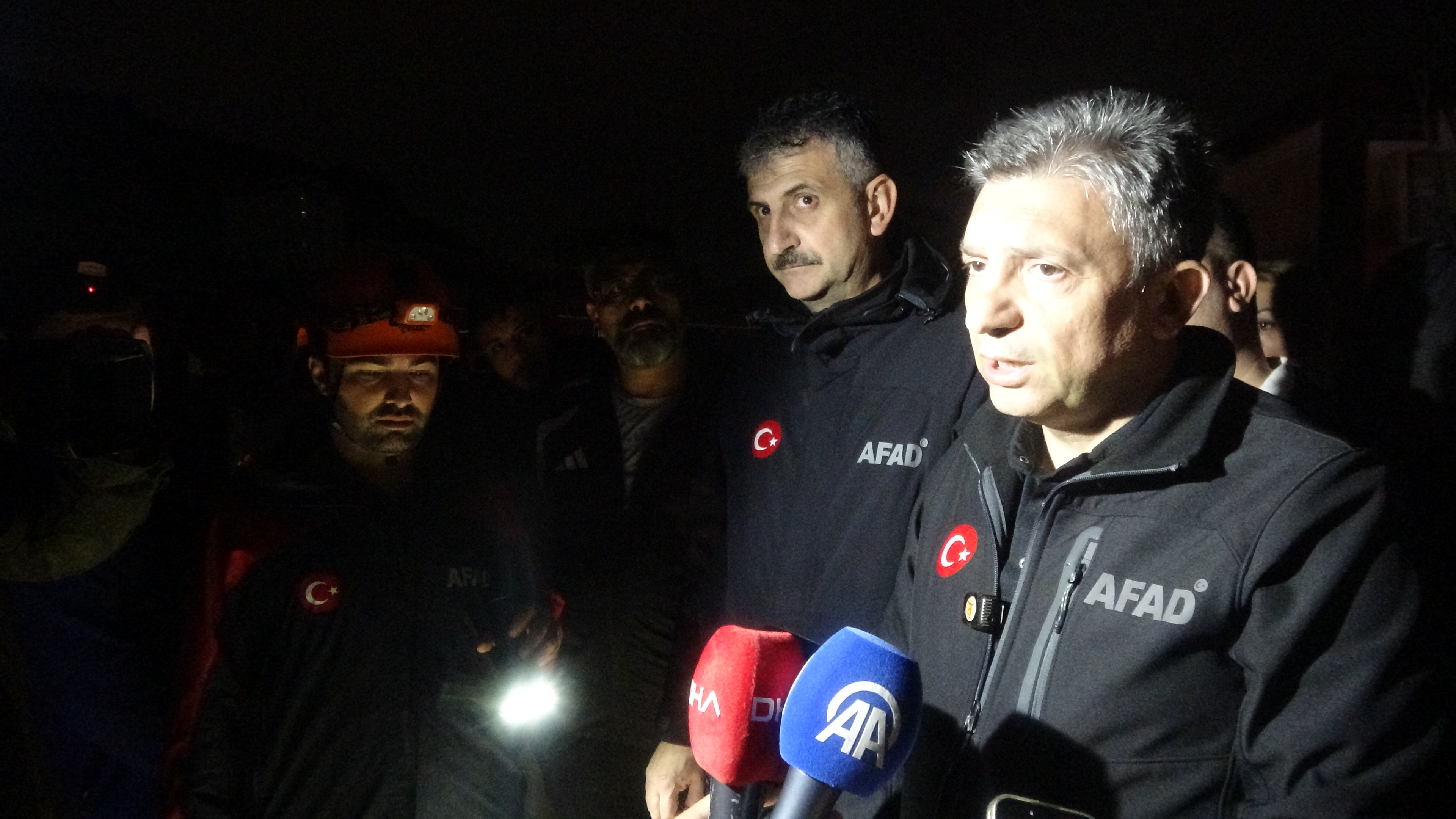 antalyada-hortum-konteynerleri-parcalad1576079468769-094235