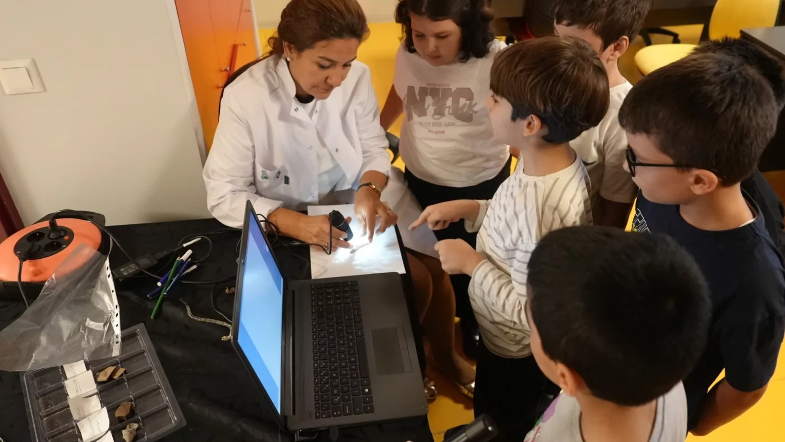 Maltepe'de minikler dijital mikroskopla mikro dünyayı keşfetti