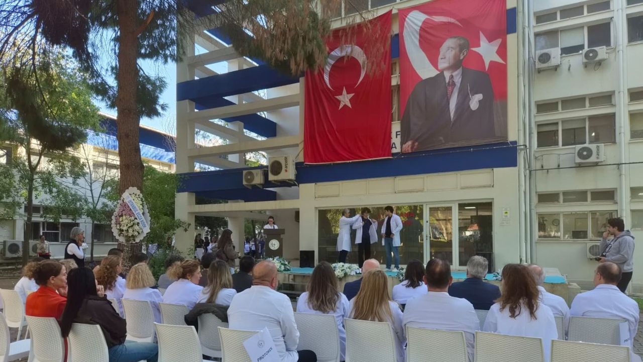 Ege Üniversitesi Eczacılık Fakültesinde beyaz önlük töreni