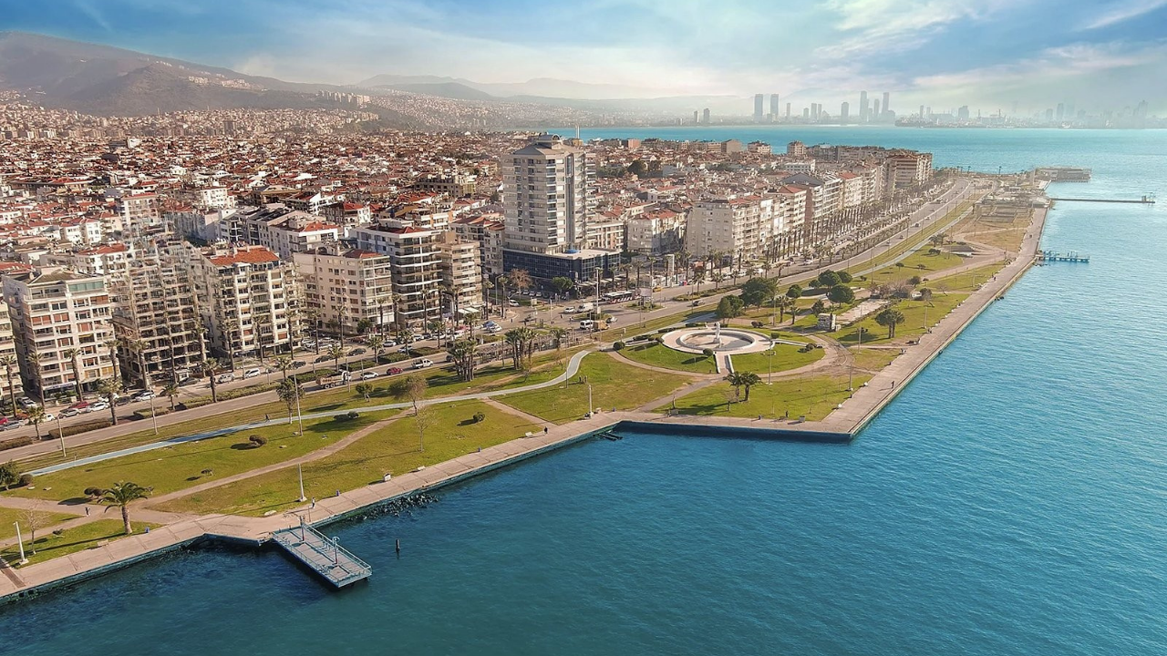 İzmir'de 29 Ekim tören provaları nedeniyle Kordon'da trafik yasağı başlıyor