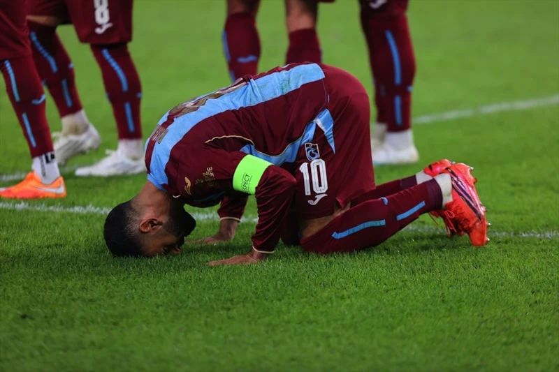 Trabzonspor, Hearts’ı 2-0 geçti! Salah’tan gol ve asist