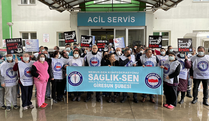 Şiddete uğrayan hemşireye meslektaşlarından destek