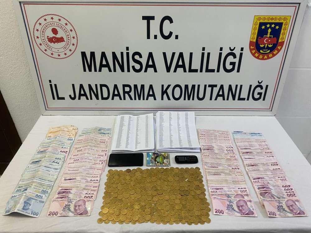 Manisa’da vatandaşları dolandıranlar jandarmadan kaçamadı