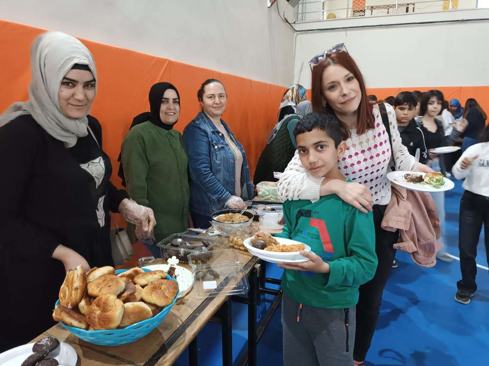 Manisa’dan kardeş okula kermesle destek