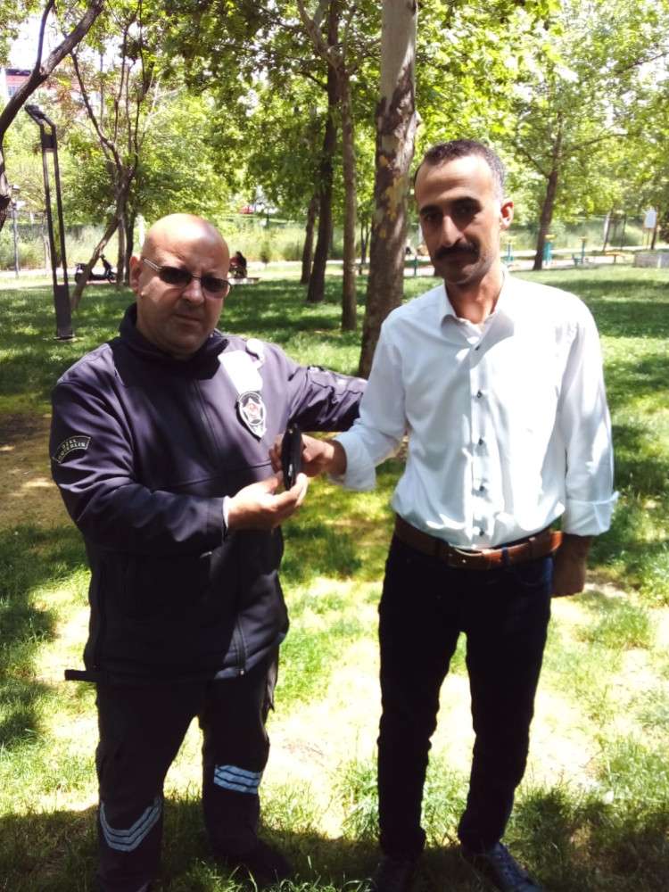 Cüzdanını kaybeden şahsın imdadına belediye personeli yetişti