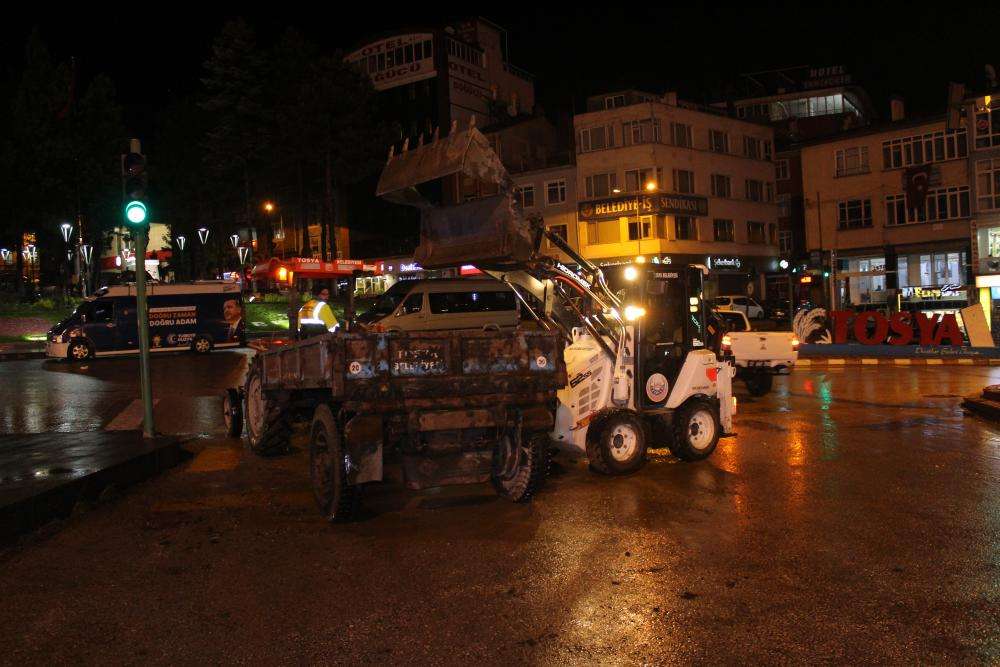Kastamonu'da sağanak hayatı olumsuz etkiledi