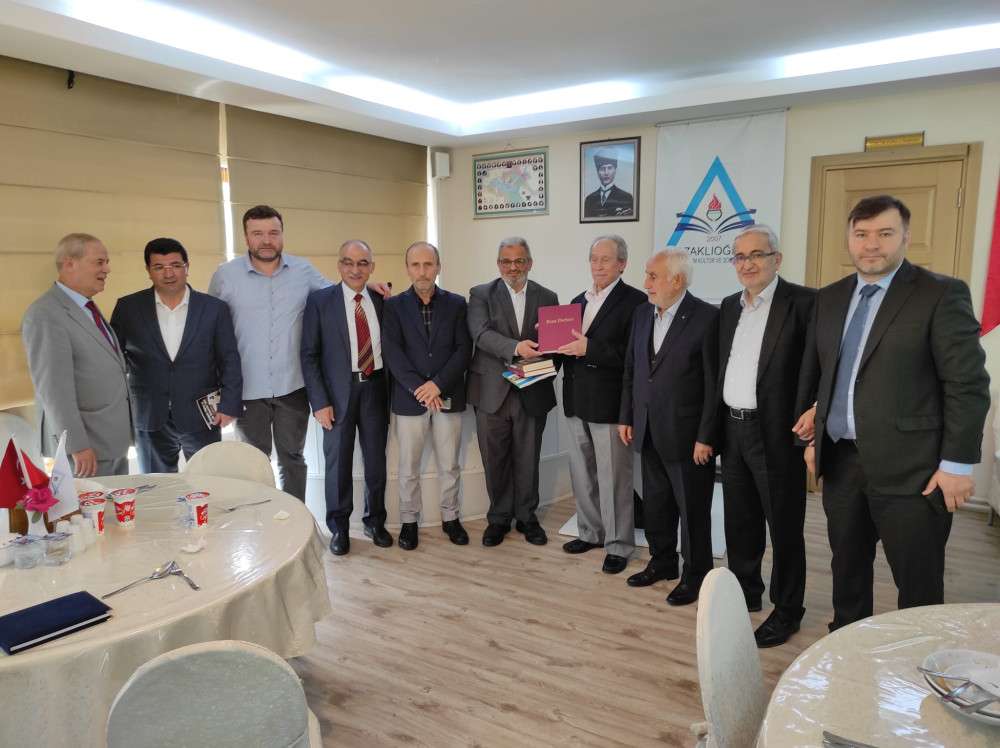 Azaklıoğlu Vakfı, bursiyerleri ile vedalaştı