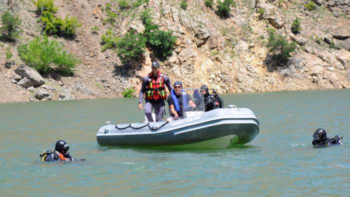 Artvin'de nehre düşerek kaybolan kamyon sürücüsü 10 gündür aranıyor