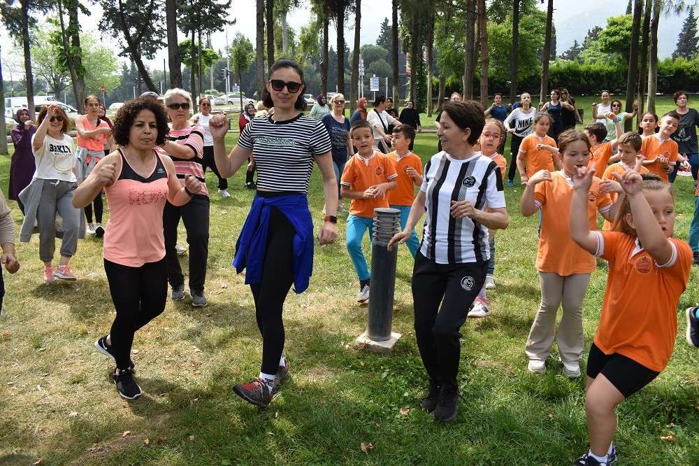 Yunusemre hem sağlıklı yaşam için spor yaptırdı