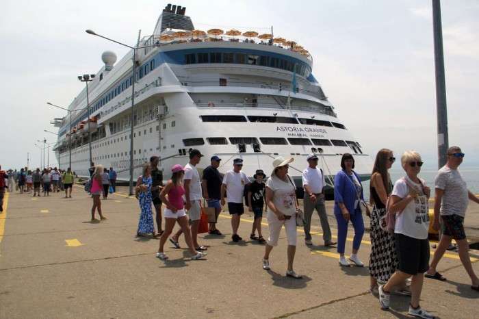 Panama bandıralı kruvaziyer "Astoria Grande" 495 yolcusuyla Sinop'a geldi