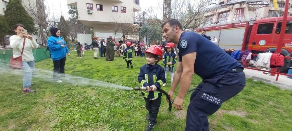 Manisa itfaiyesi sezonun 6 aylık döneminde beş bin olaya müdahil oldu