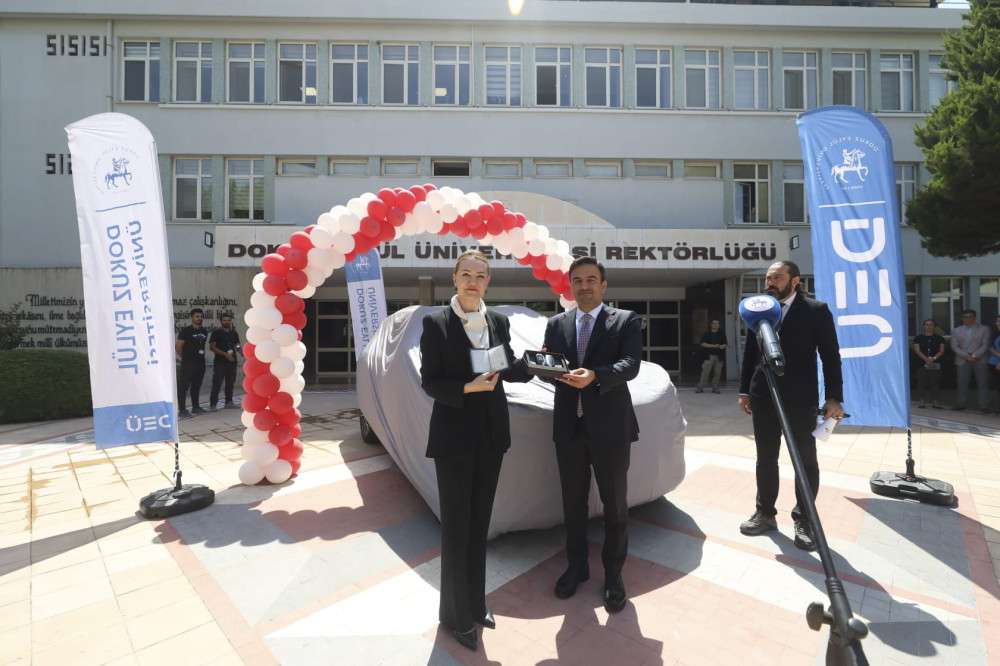Türkiye’nin yerli otomobili Togg DEÜ’nün makam aracı oldu