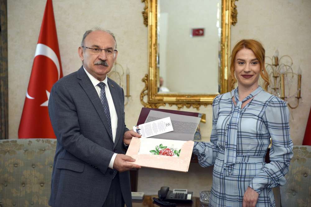 Sırbistan’lı öğrencilerden Vali Karadeniz’e ziyaret