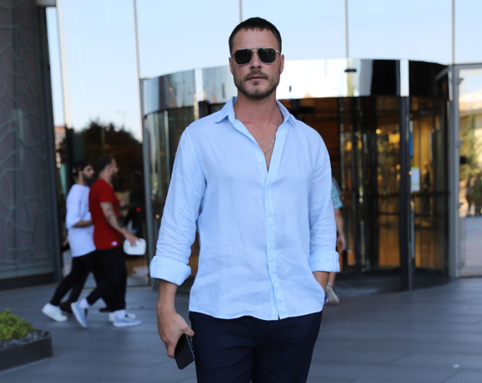 Burak Çelik dostlarıyla Zorlu'da bir araya geldi