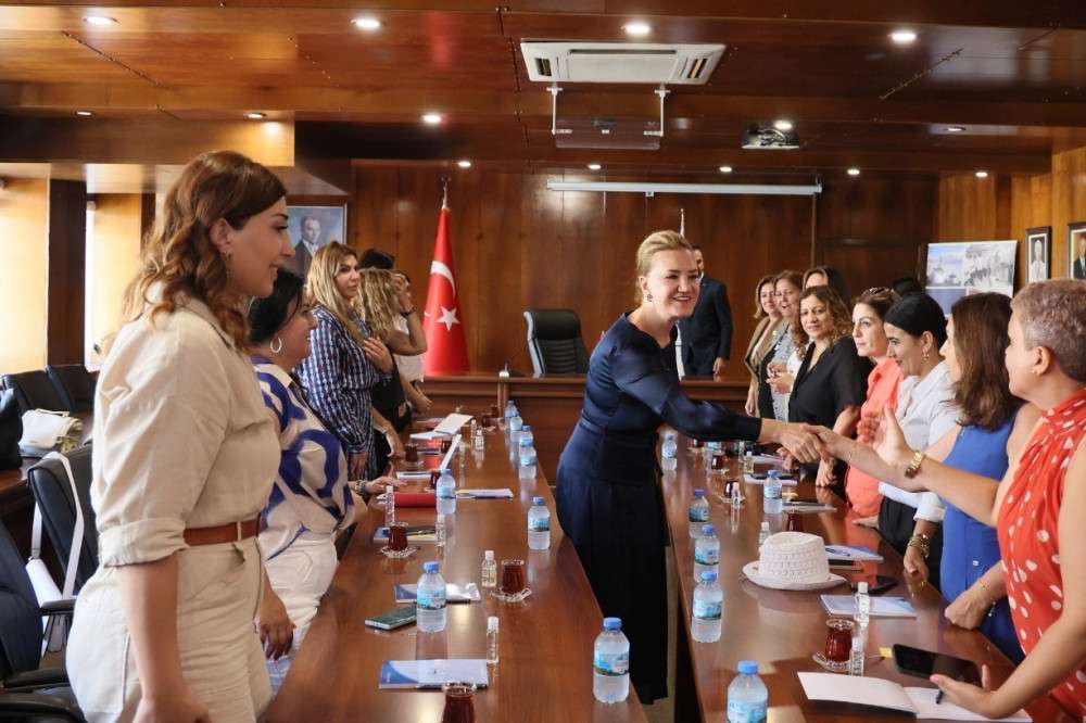 İzmir iş kadınları DEÜ rektörüyle bir araya geldi