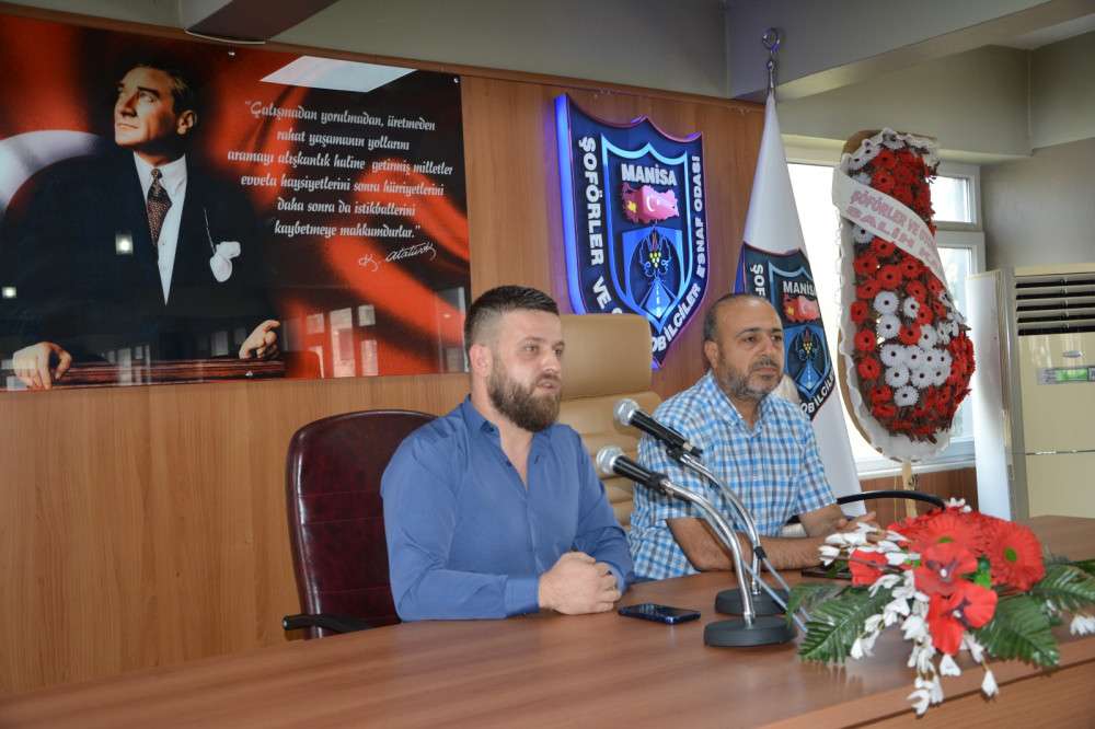 Okul servisleri yöneticileri velilerle toplantı yaptı