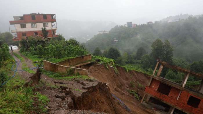 Rize'de şiddetli yağışların ardından 39 konutun nakline karar verildi