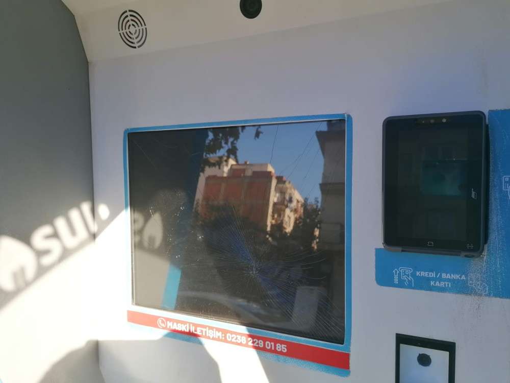 Manisa’da maski matik cihazına zarar veren zanlı kameraya yakalandı