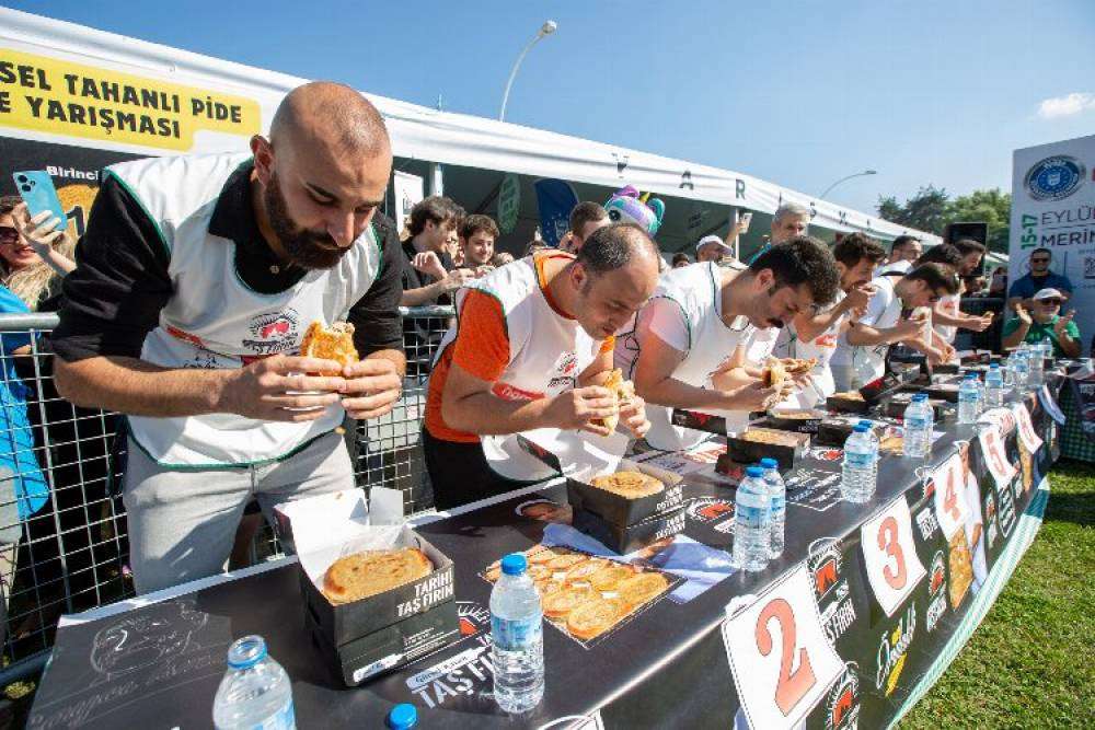 8 tahanlı pide yedi, 10 altın kazandı