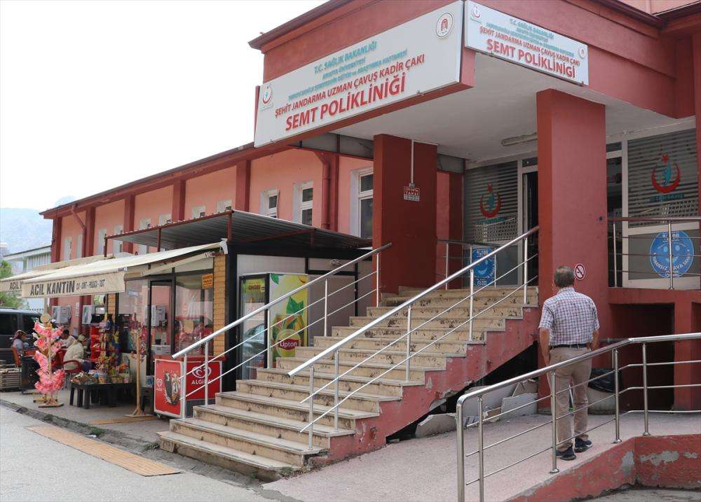 Amasya'da doğum günü pastası yiyen 14 kişi zehirlenme şüphesiyle hastaneye kaldırıldı
