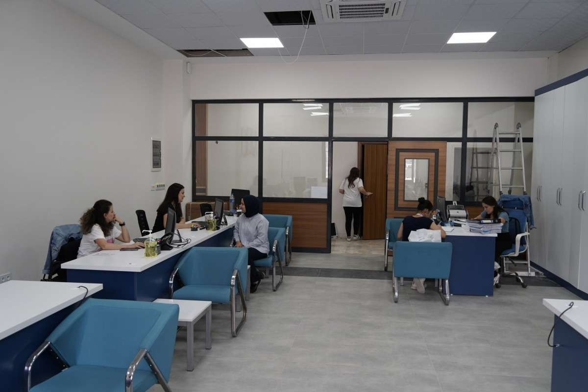 Yunusemre Belediyesi kendi binasına taşındı