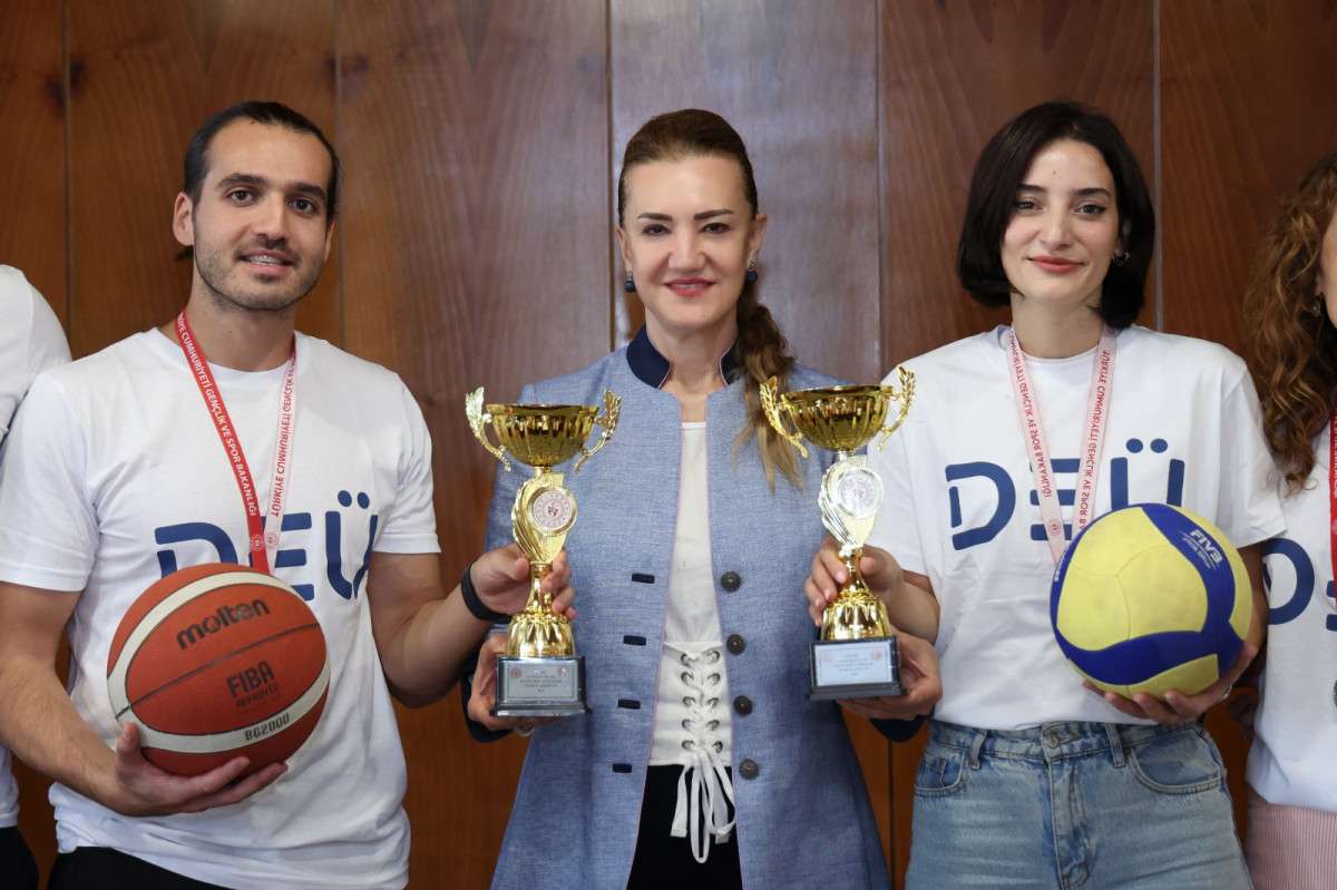 DEÜ'lü sağlıkçılar kamu spor oyunları’na damga vurdu