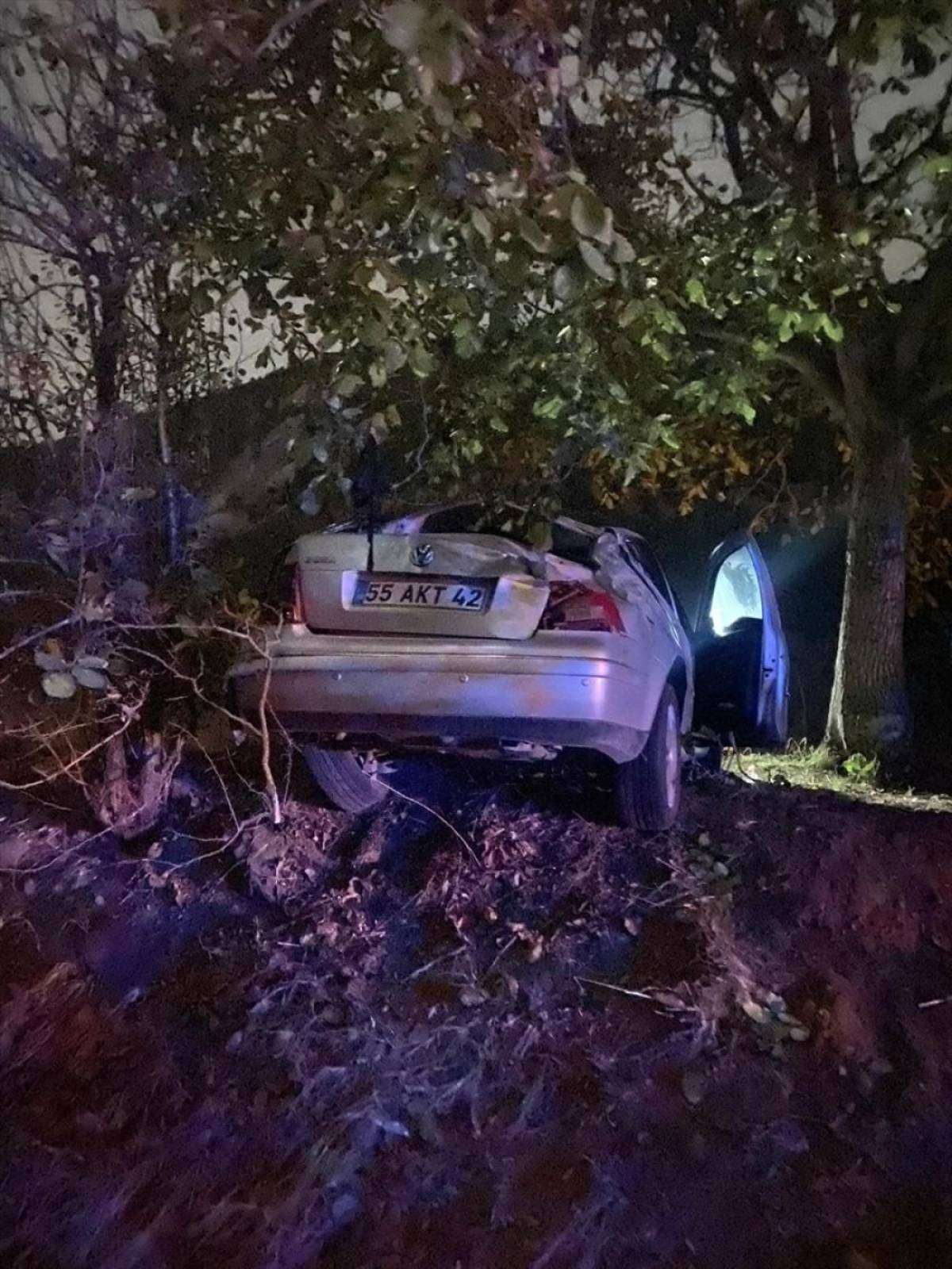 Şarampole devrilen otomobildeki 5 kişi...