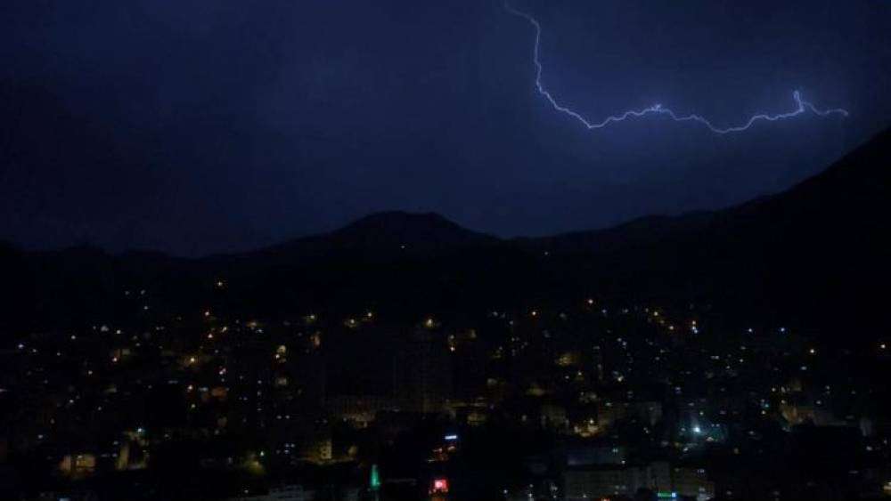 Gümüşhane’de şimşekler geceyi aydınlattı
