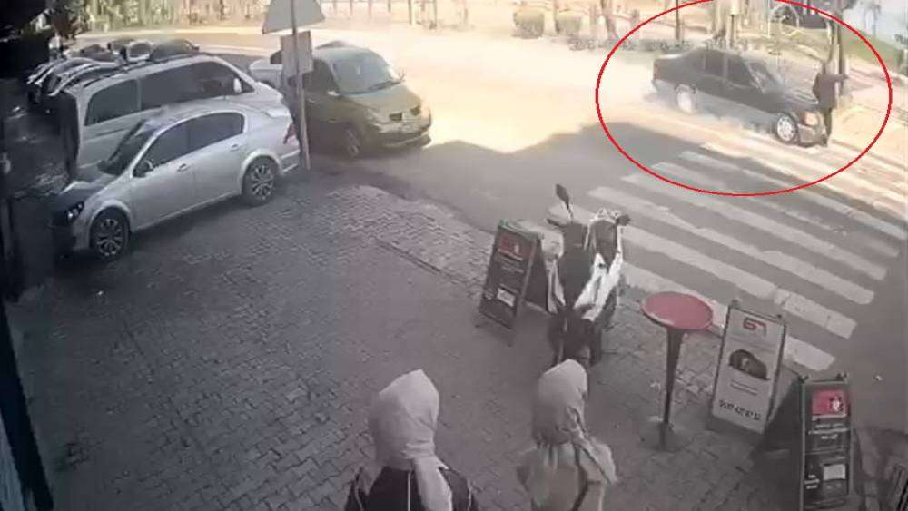 Yaya geçidinde otomobilin çarptığı yaşlı adam ağır yaralandı