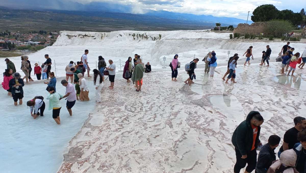 Pamukkale’ye Yerli Ve Yabancı Turist İlgisi