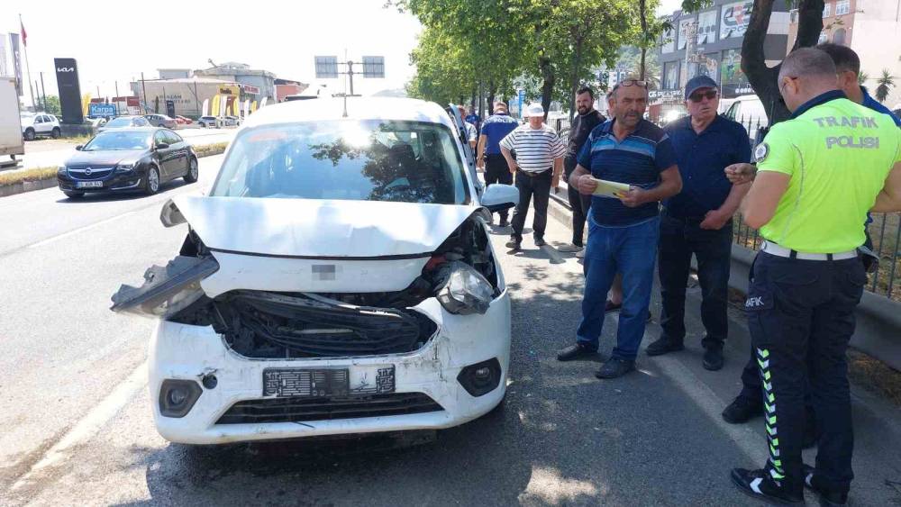 Samsun’da 4 araçlı zincirleme trafik kazası: 2 yaralı