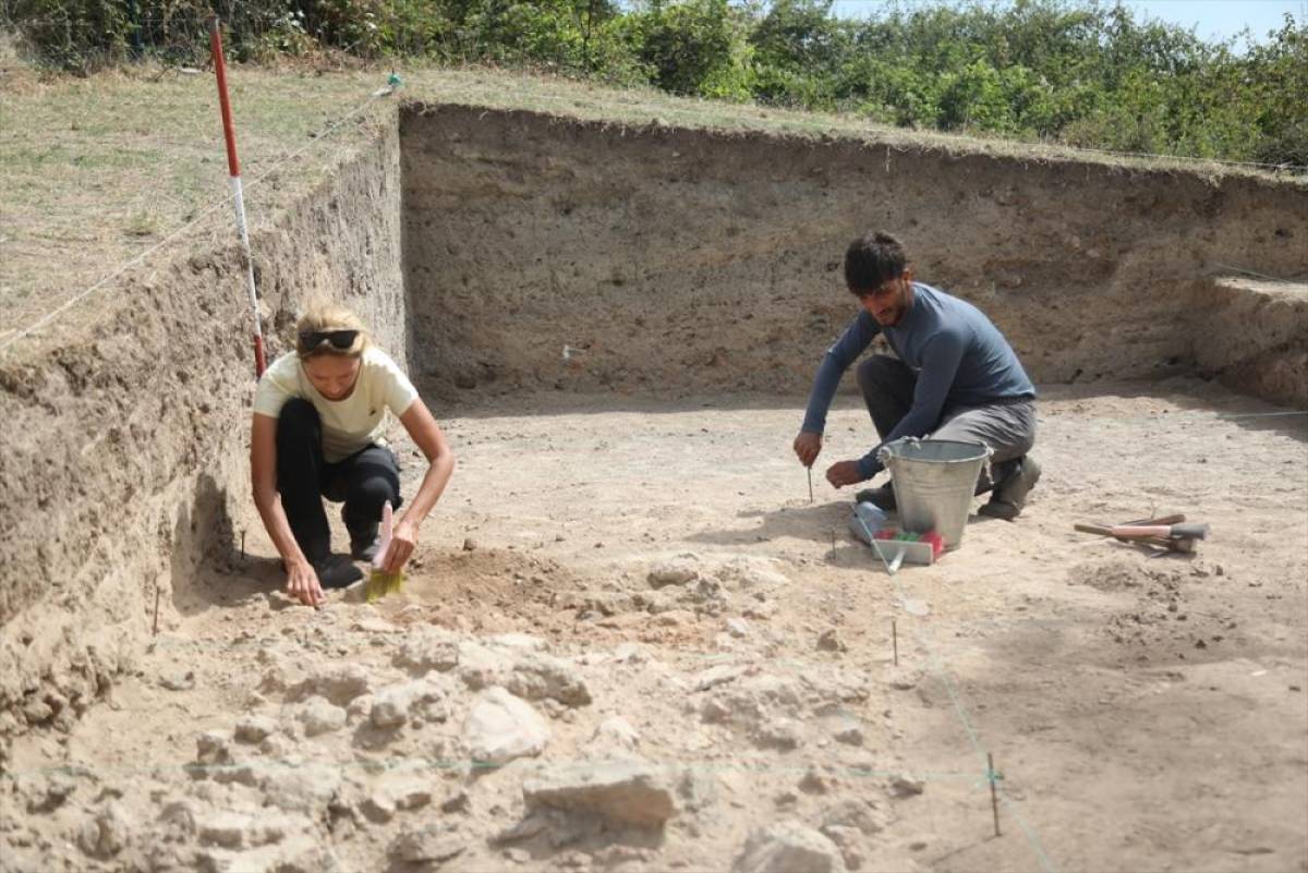 İkiztepe Höyüğü'ndeki kazılarda "hediyeli mezarlar" ortaya çıkarıldı