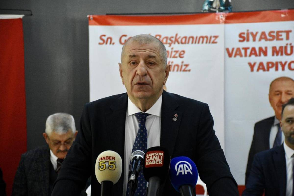 Zafer Partisi Genel Başkanı Ümit Özdağ, Samsun'da basın mensuplarıyla buluştu