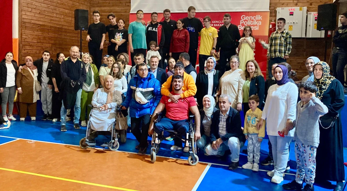 MANİSA’DA OTİZİMLİ VE ENGEL GRUP BİREYLERİ GÖNÜLLERİNCE EĞLENDİ