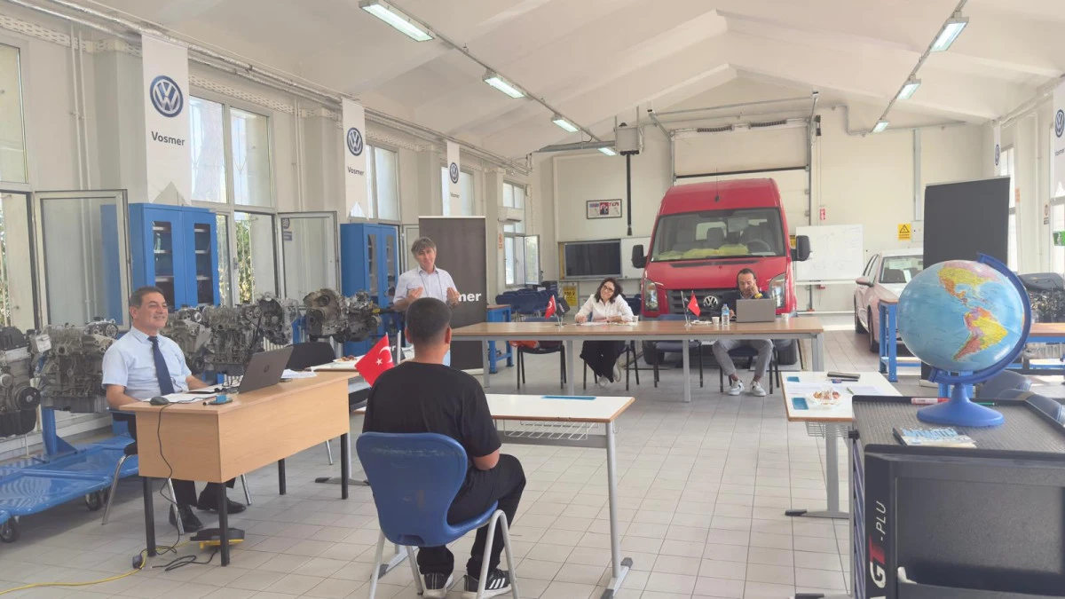 Öğrencilere denizcilik alanı protokol sınıfı mülakatı
