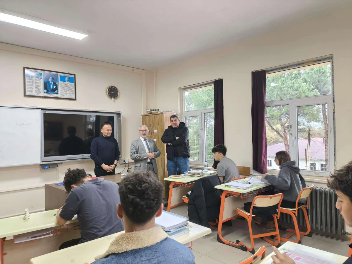 Yunus Aydın’dan Şehit Öner Güner Anadolu İmam Hatip Lisesi’ne Ziyaret