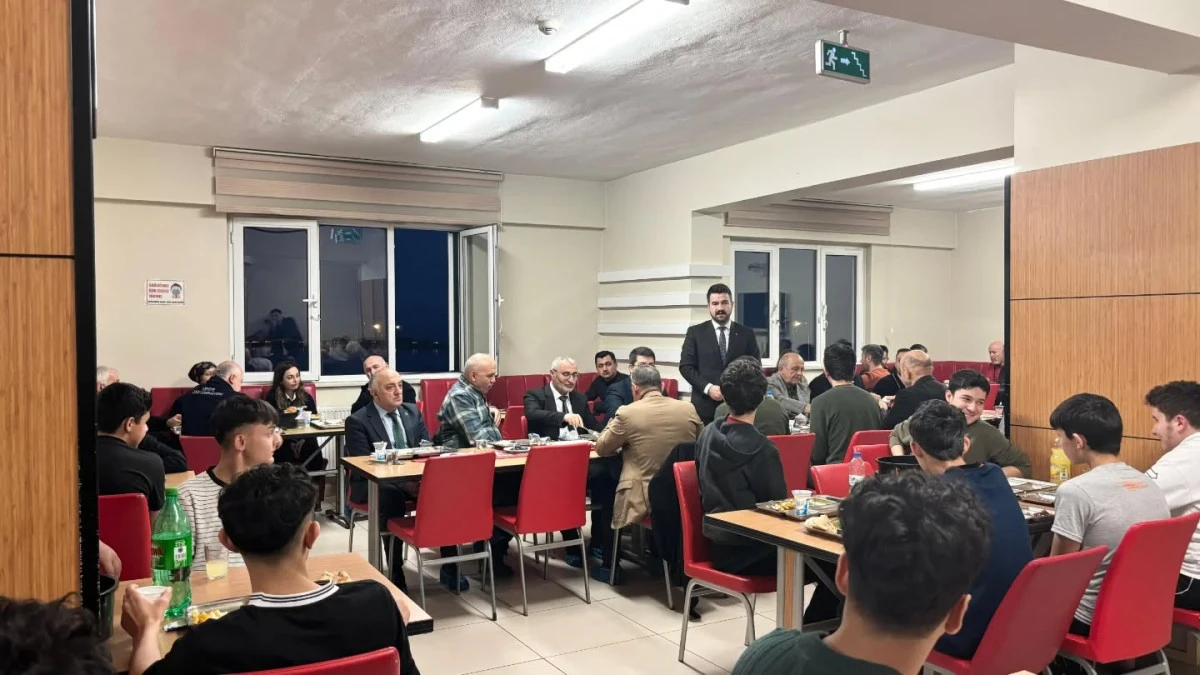 Piraziz’de protokolden öğrencilere iftar ziyareti