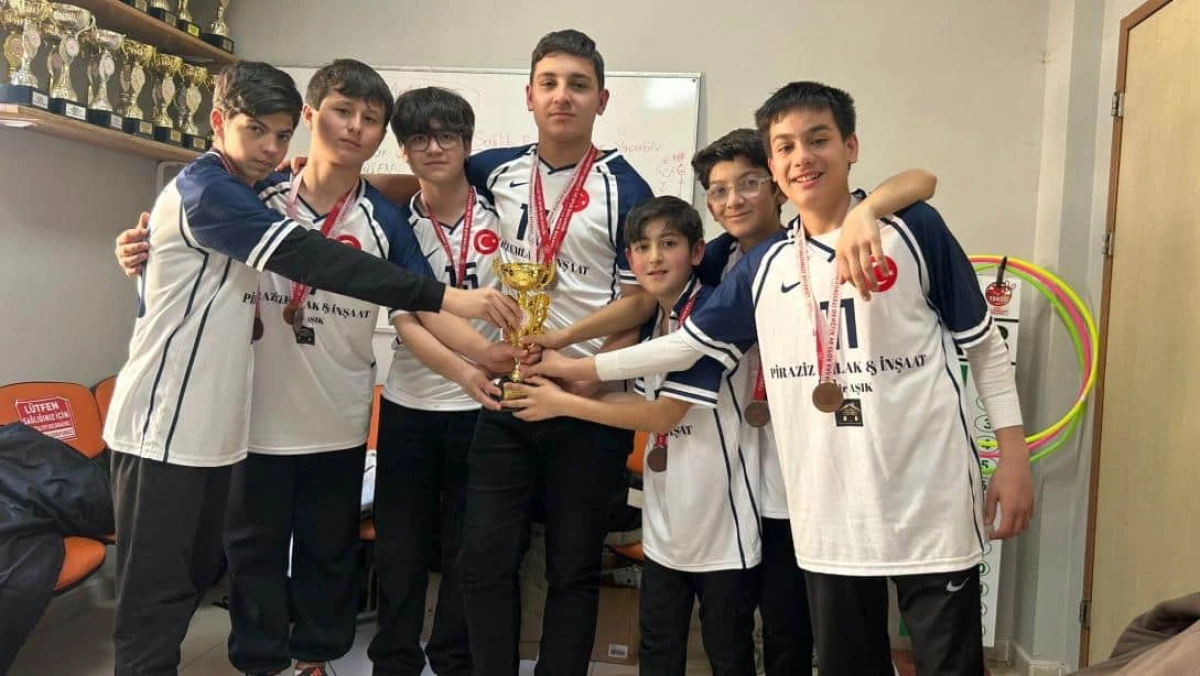 Piraziz 15 Temmuz Şehitler Ortaokulu’ndan Atletizmde 3 İl Birinciliği