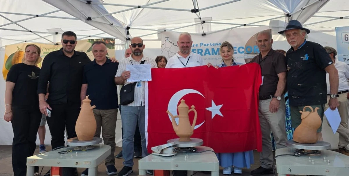 Menemen Çömlekçiliği Fransa’da uluslararası arenada onurumuz oldu