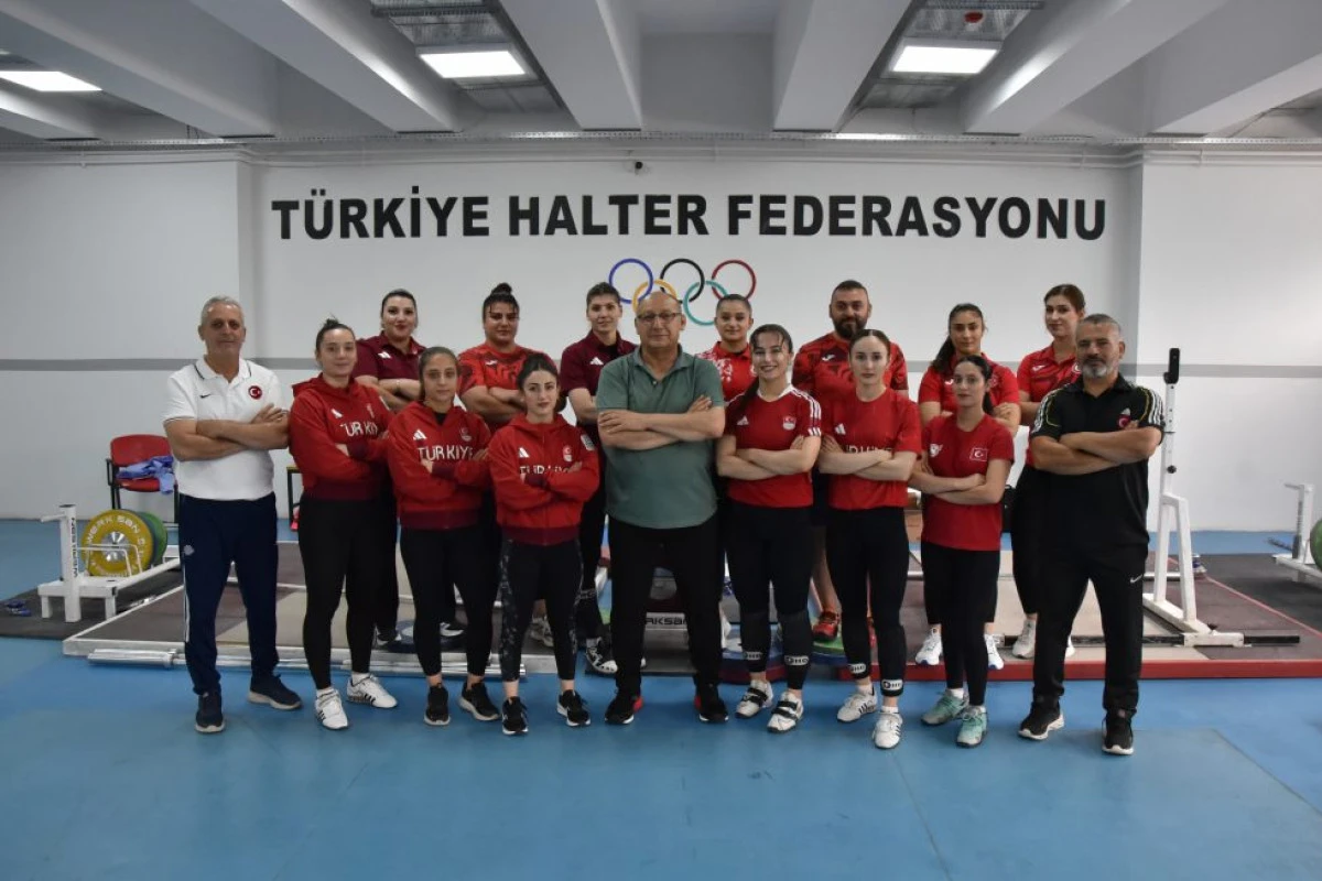 Milli kadın haltercilerimiz Akdeniz Oyunları ve Dünya Şampiyonası için kolları sıvadı