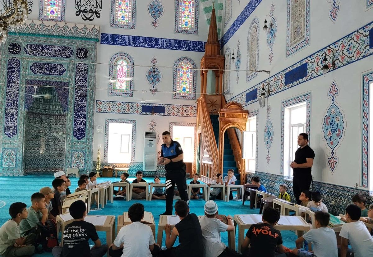 Polis abilerinden minik çocuklara anlamlı seminer