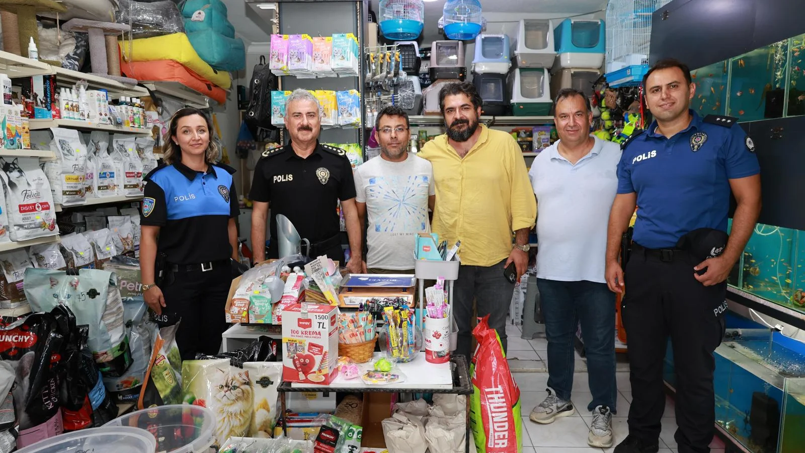 Mersin İl Emniyet Müdürü Aktaş, esnaf ve vatandaşlarla buluştu