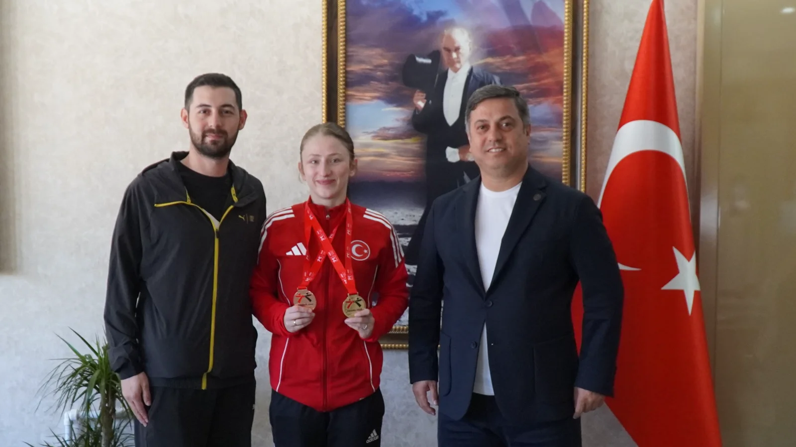 Şampiyon milli sporcuya anlamlı ödül