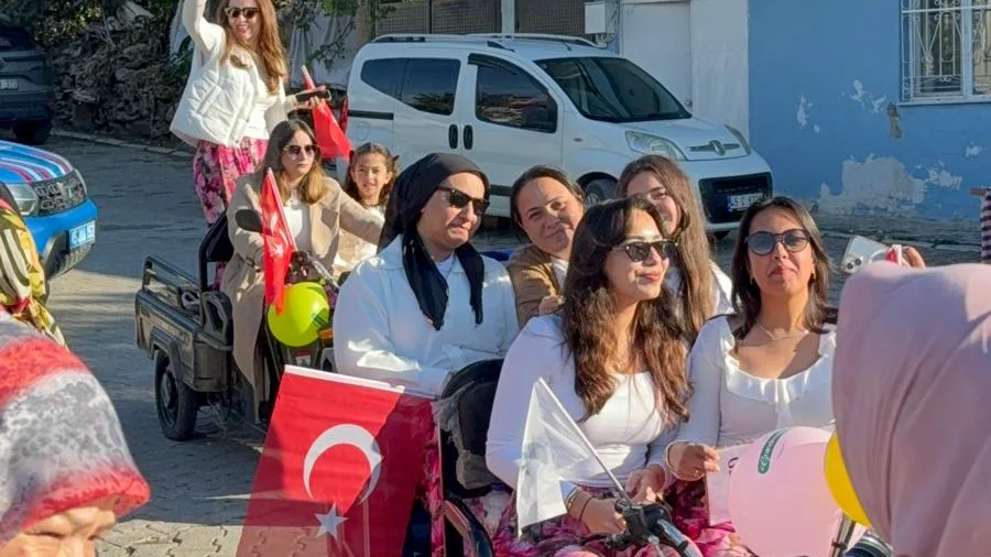 Manisa’da şalvar gecesi renkli görüntülere sahne oldu