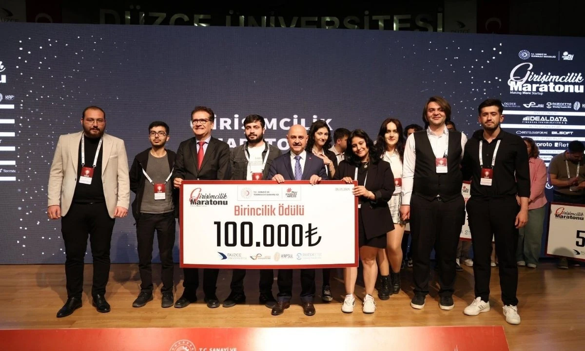 Girişimcilik Maratonu 2025'te başarılı girişimcilere ödülleri takdim edildi