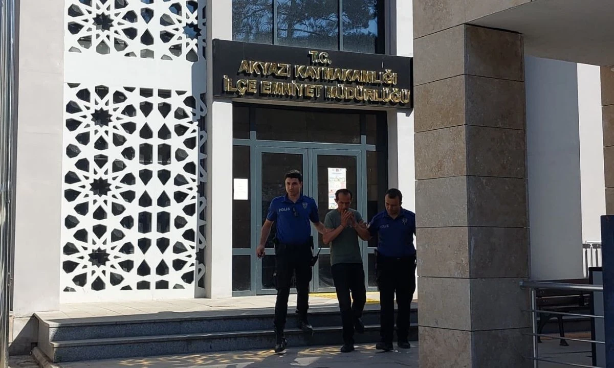 Evinin bahçesine 60 kök dikili kenevir etti