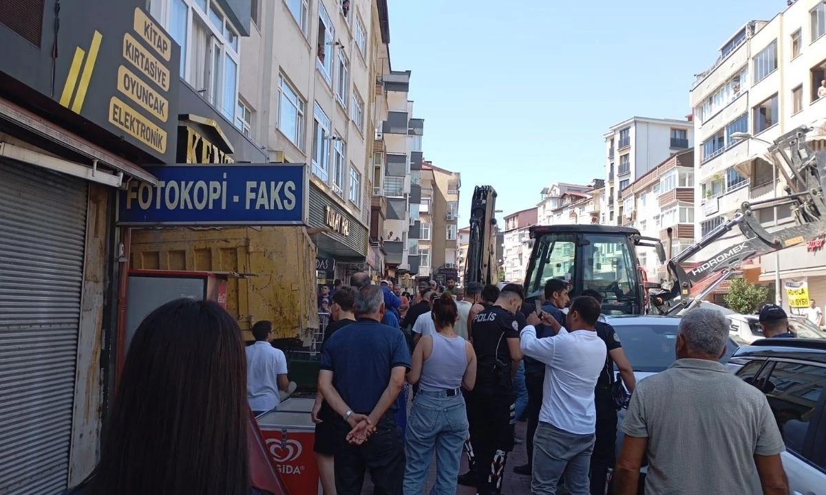 Ereğli'de Freni Patlayan Kamyon İş Yerini Yıktı
