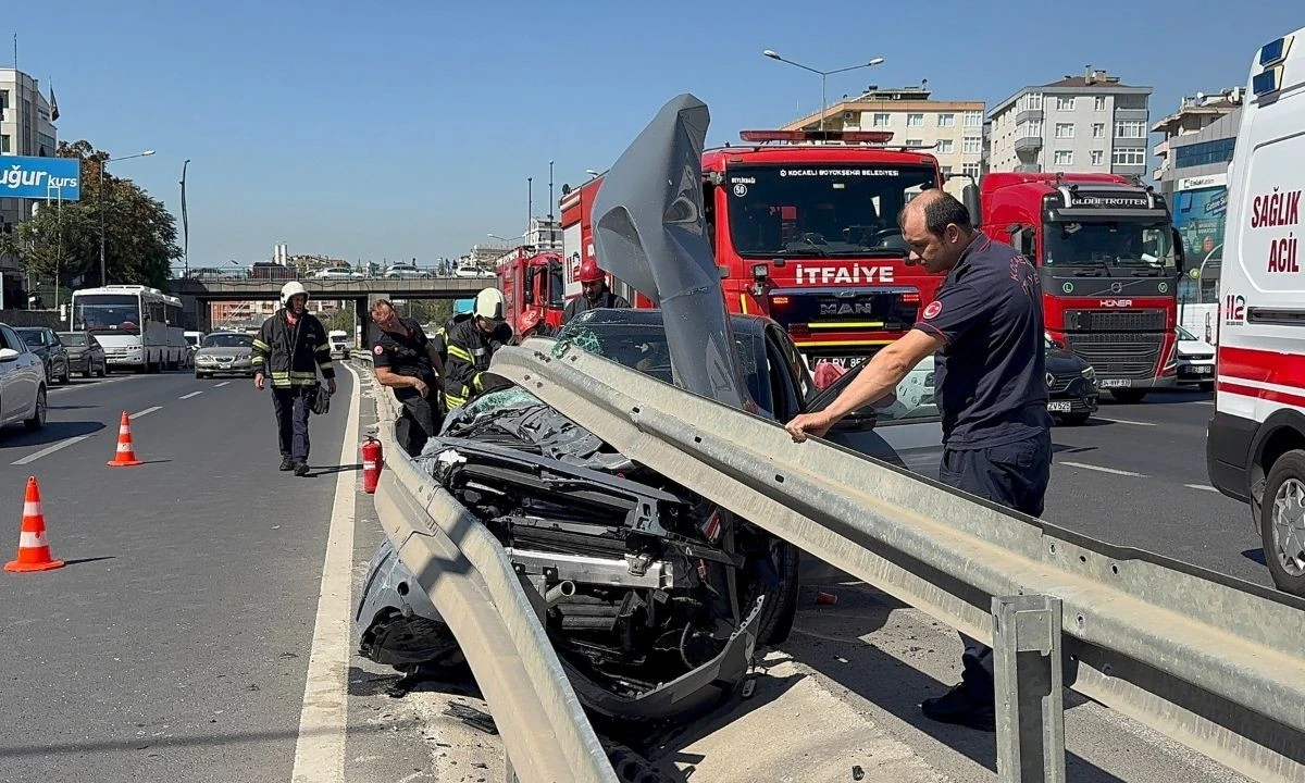 Kaza: Hurdaya Dönen Otomobilde Yaralılar Var