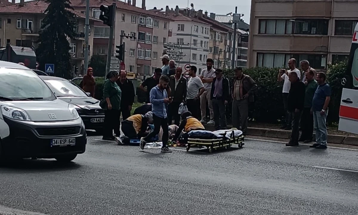 Yaya geçmeye çalışırken otomobil çarptı.